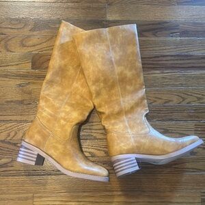 Stylish Tan Heeled Women's Boots